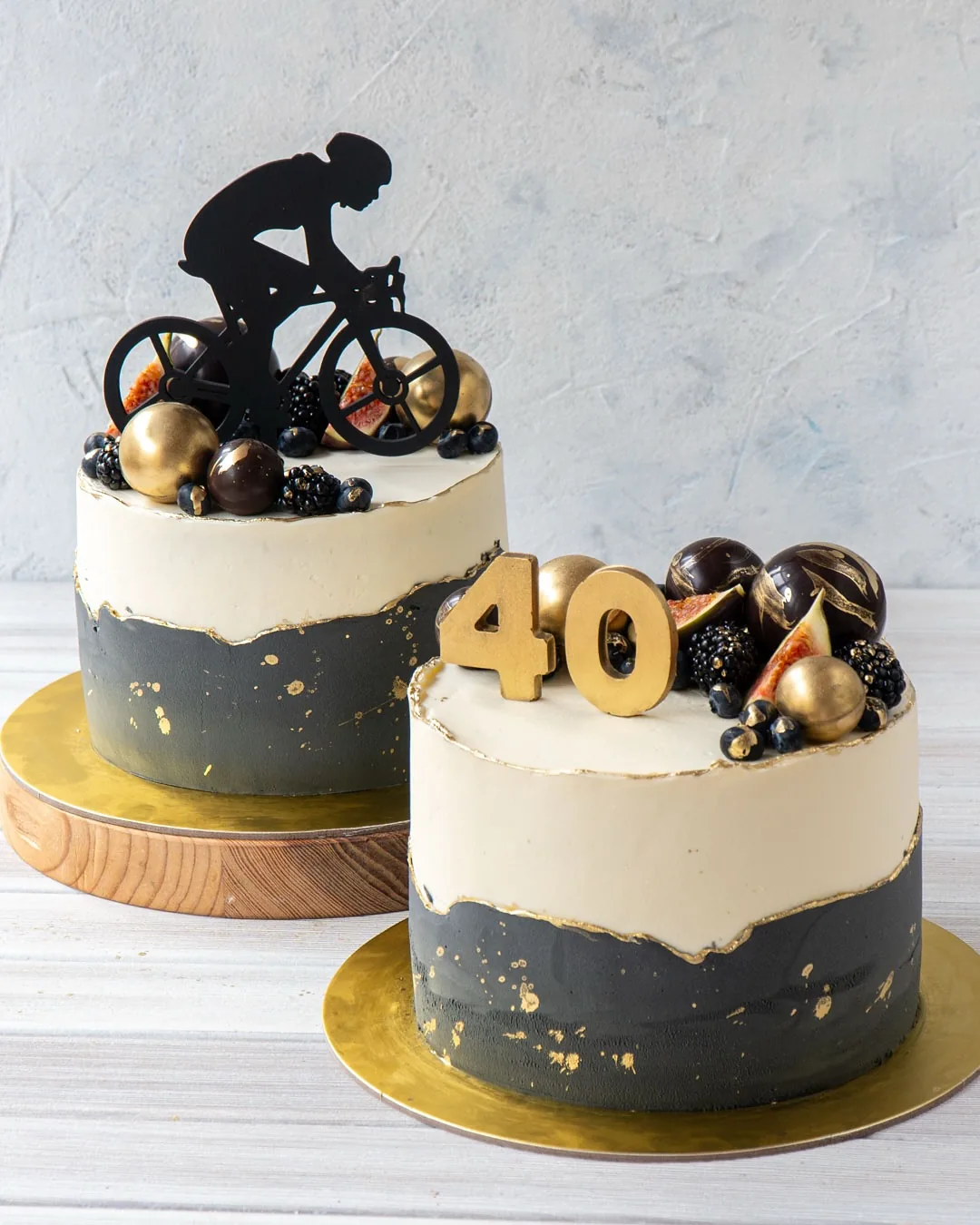 Když je oslava opravdu velká, jeden dort prostě nestačí! 🎂🚴♂️