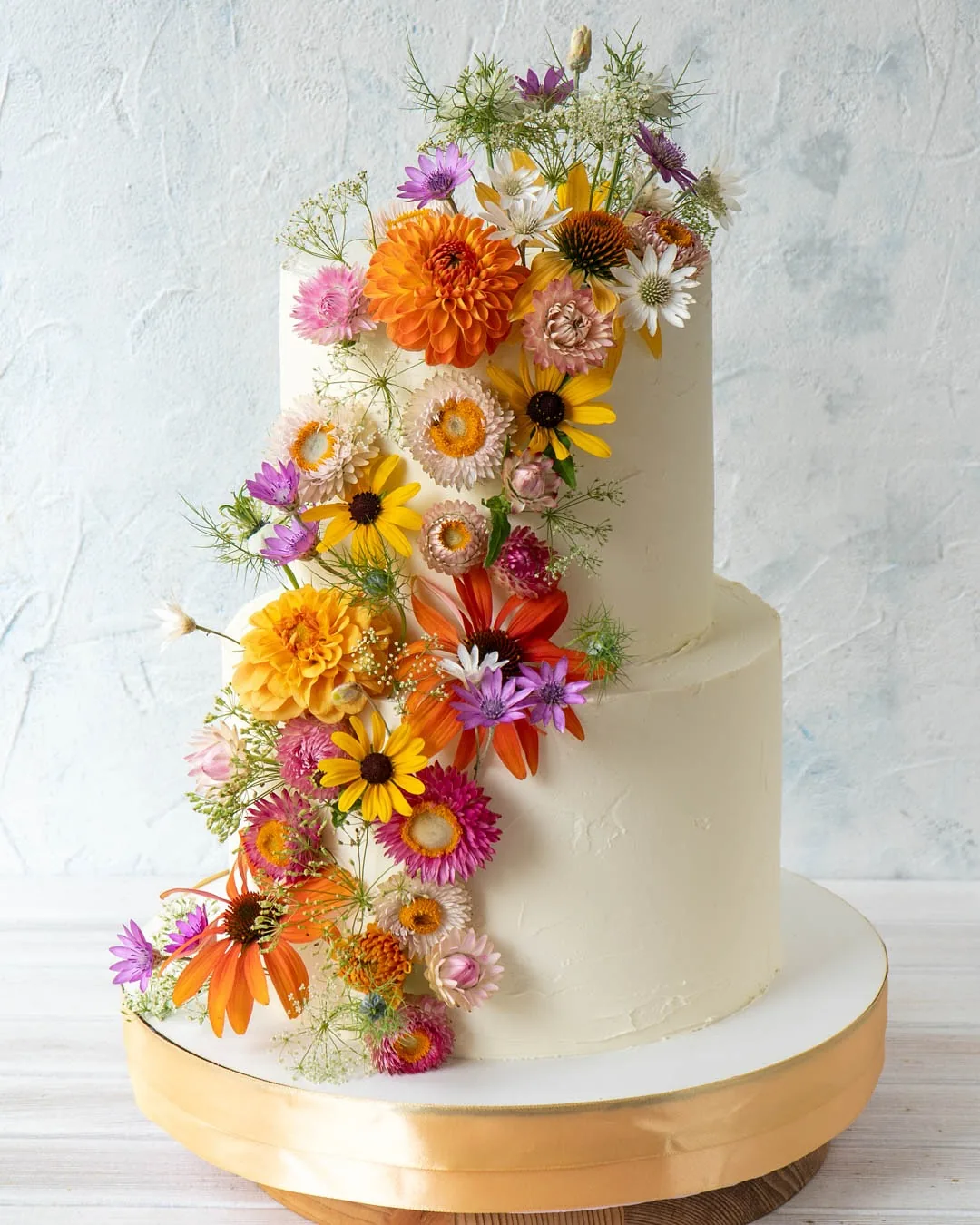 Další svatební, barevný a krásný jako letní sen, který se právě splnil. 💍🍰