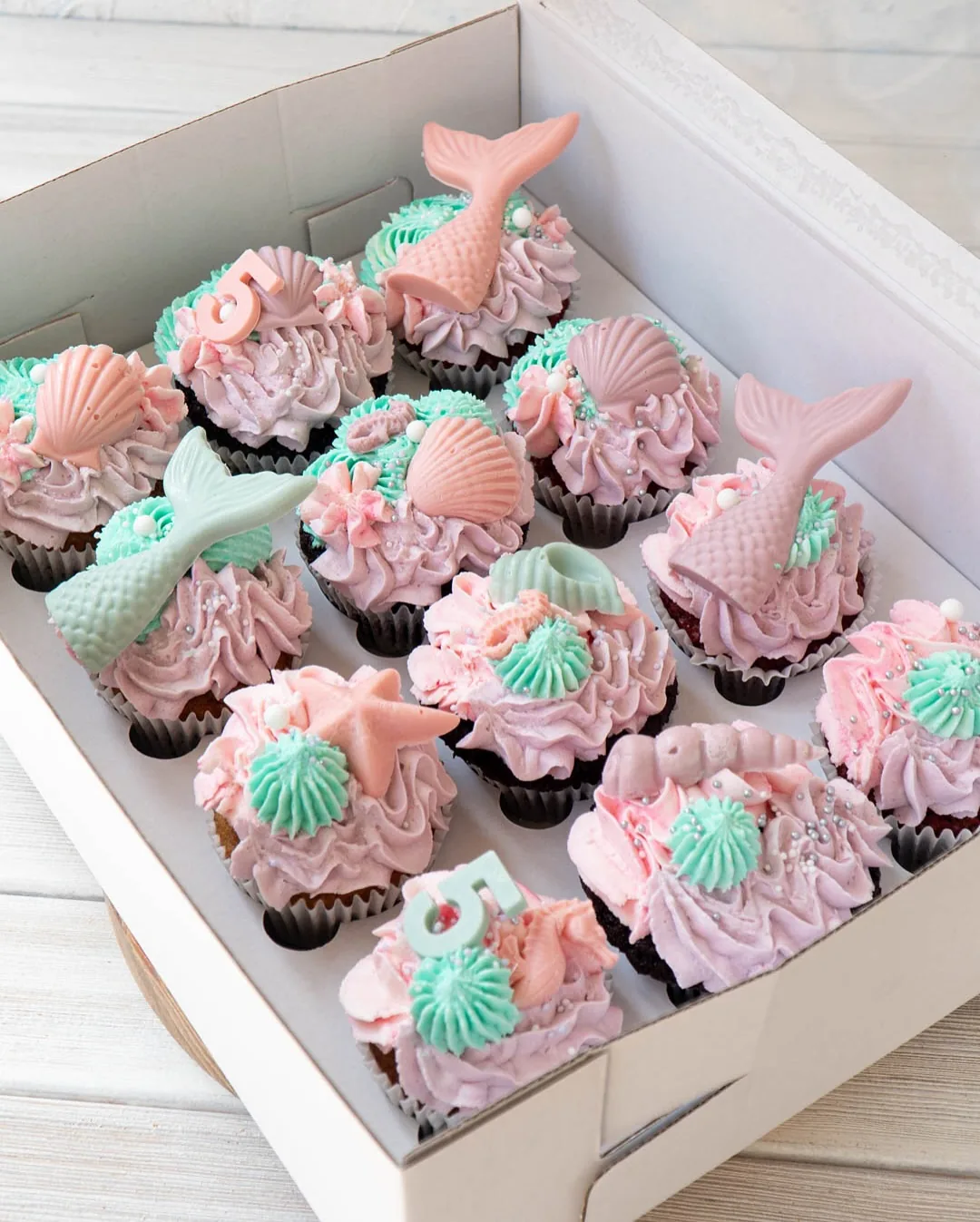 Oslava ve stylu mořské panny, cupcaky a pérničky pro radost